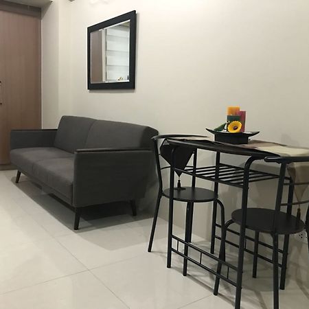 One Palm Tree Apartments Manilla Buitenkant foto